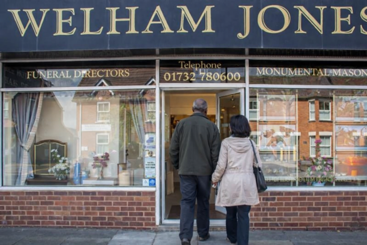 funeral director kent london